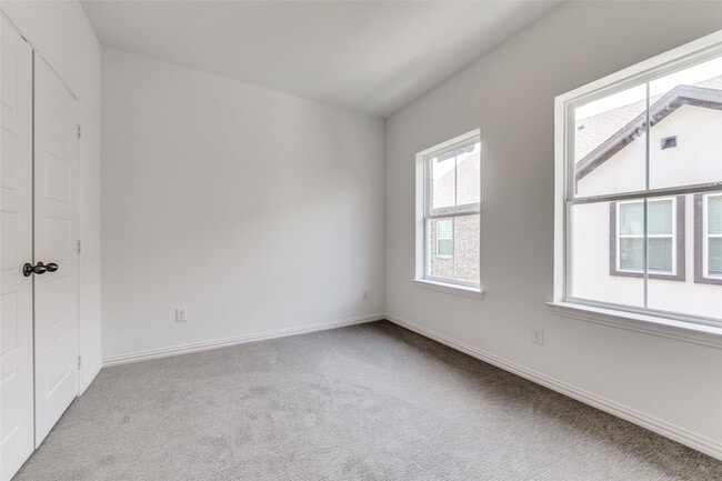 Building Photo - 2422 Ash Ln