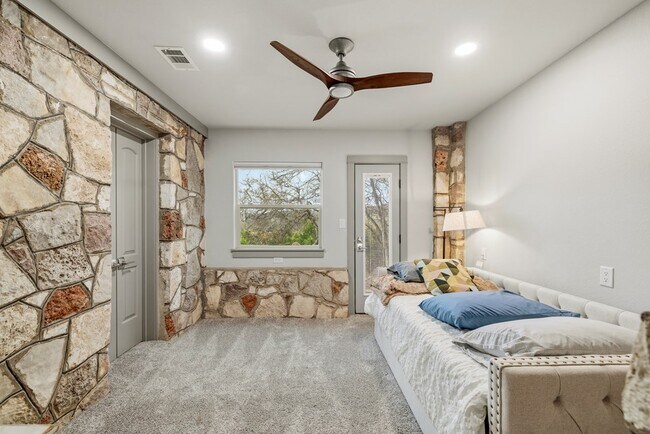 Building Photo - 275 Creek Ridge Trail W