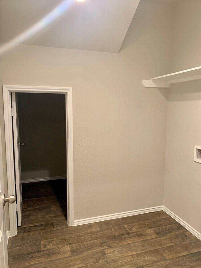 Building Photo - 4227 Isoletta Ct
