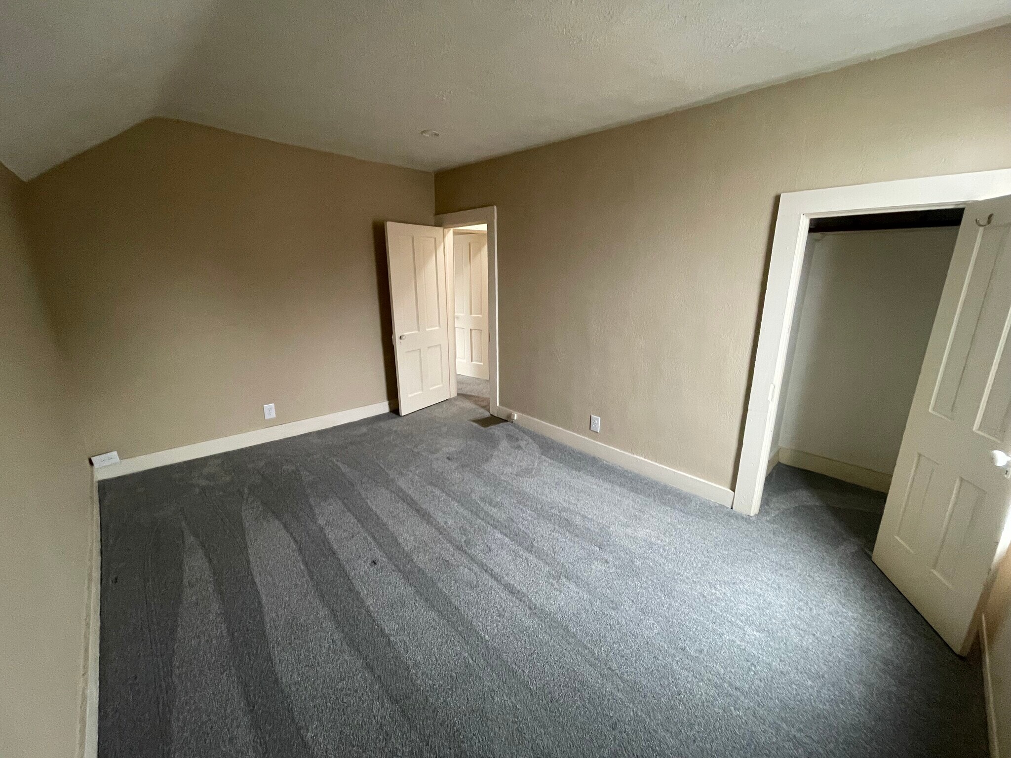 Building Photo - 633 S 16th St