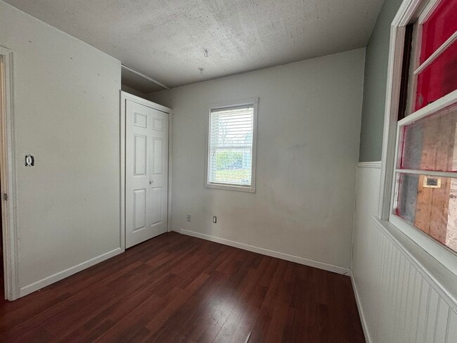 Building Photo - 1532 Vernon Ave