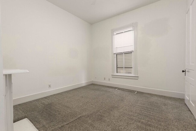 Building Photo - 1504 E Breckinridge St