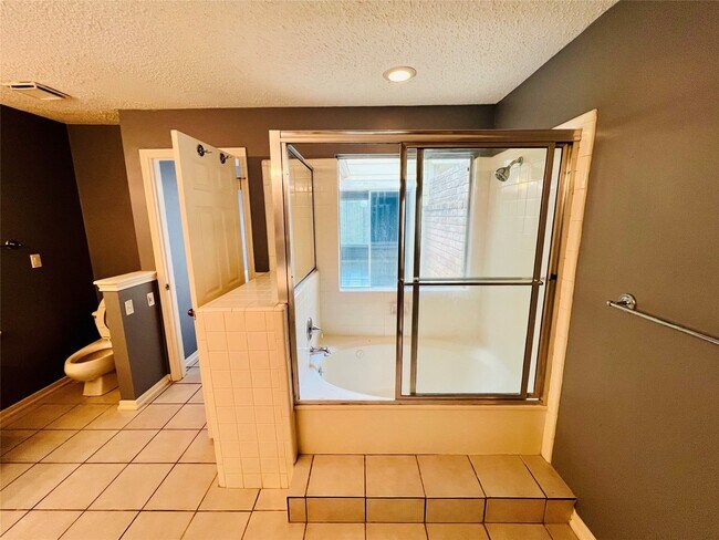 Building Photo - 16079 Hidden Acres Dr