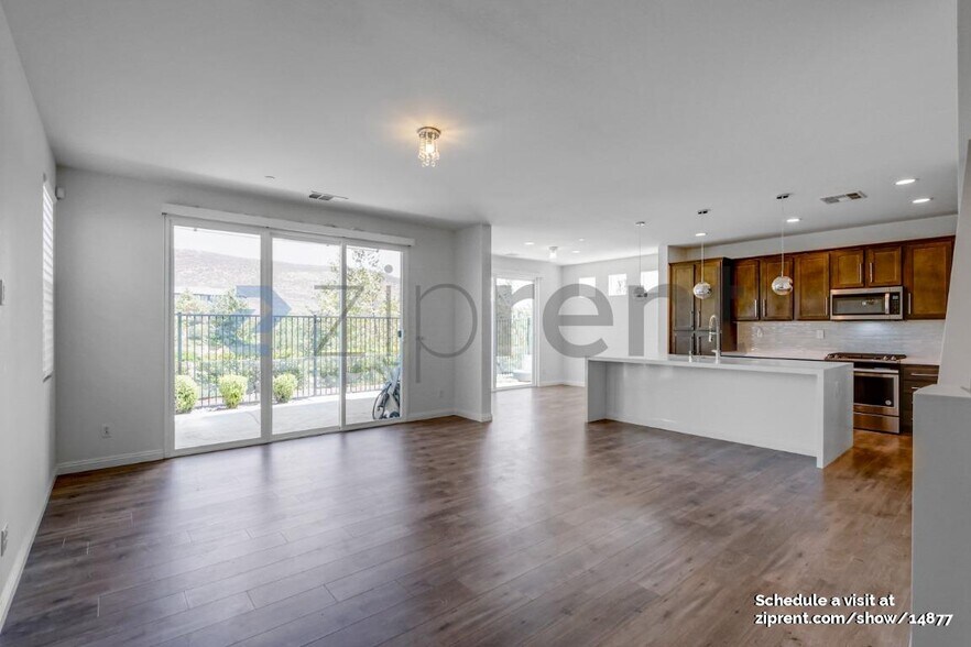 Building Photo - Unit