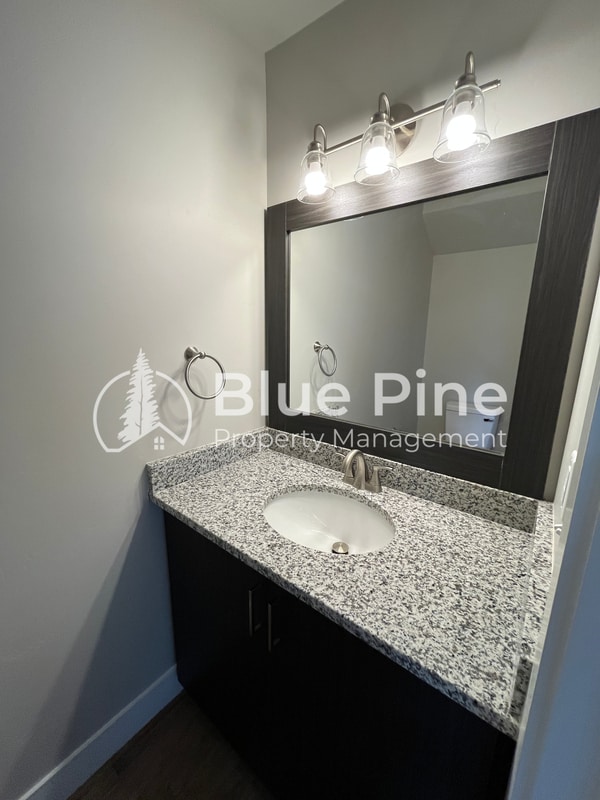 Building Photo - 1622 Hannah Ln