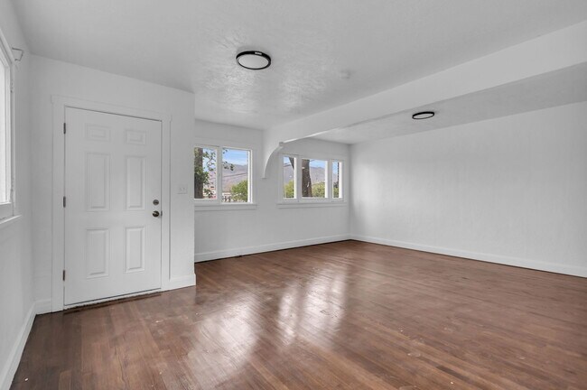 Building Photo - 367 Franklin St