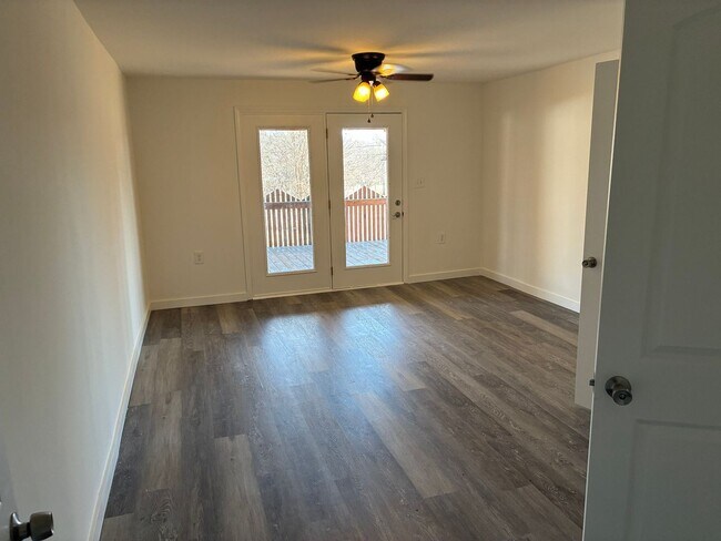 Building Photo - Welcome to the Heart of Unionville prime location!