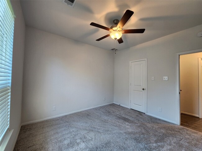 Building Photo - 411 Alaska Cedar Dr