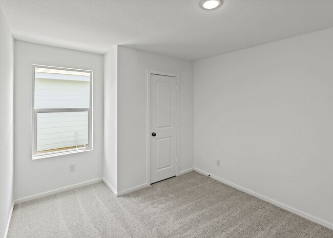 Building Photo - VIEWS VIEWS VIEWS and LOCATION! Rental Bac...
