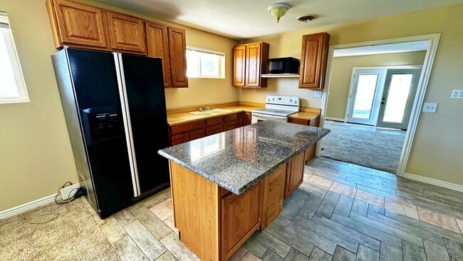 Building Photo - Quiet Guest House 2 Bed 1 Bath in the Coun...