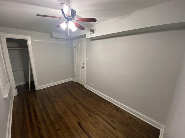 Building Photo - 2 bedroom in Chicago IL 60618