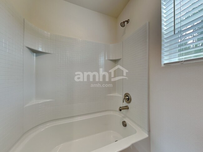 Building Photo - 33013 Lookout Ln