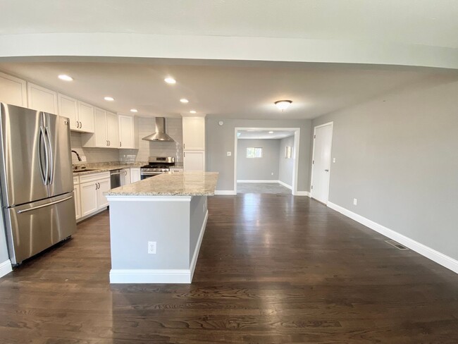 Building Photo - Spacious & Updated Home in Lakewood!-Open ...