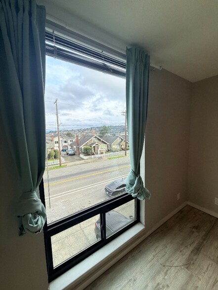 Building Photo - 2117 Dexter Ave N