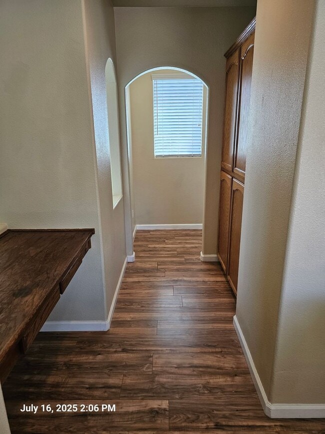 Building Photo - 1060 Goble Ct