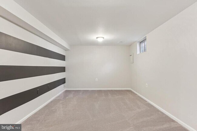 Building Photo - 12098 Winona Dr