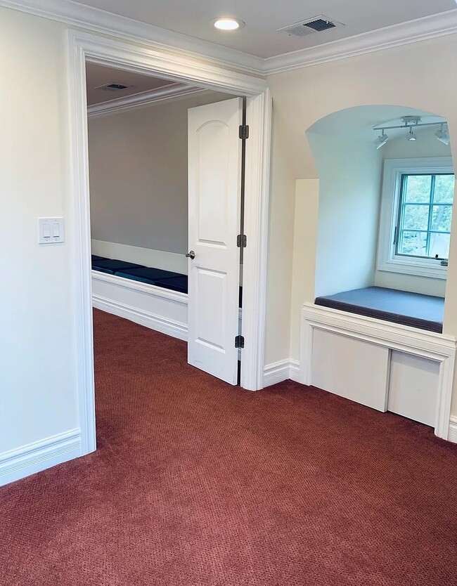 Building Photo - 131 Montgomery Ln