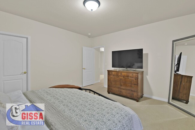 Building Photo - This stunning six-bedroom, three-and-a-hal...