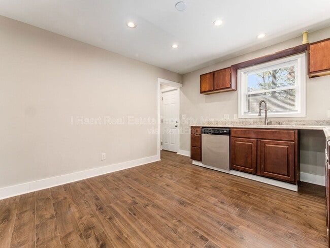 Building Photo - 1621 Sullivant Ave