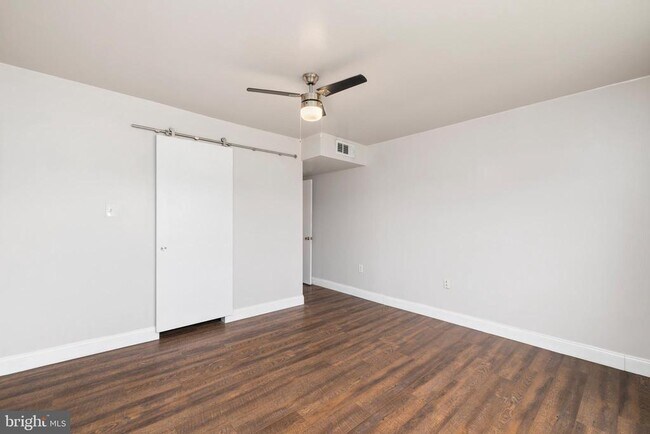 Building Photo - 9445 Fairfax Blvd