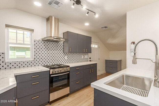 Building Photo - 125 N 11th Ave