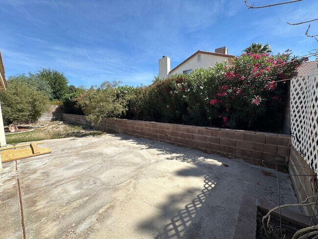 Building Photo - Great location. 4 bedroom single story Las Vegas home for rent.