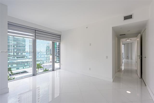 Building Photo - 1300 Brickell Bay Dr