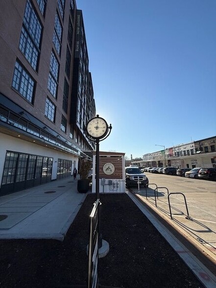 Building Photo - 1221 Oates St NE