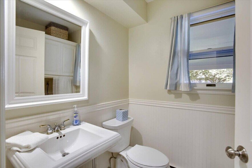 Building Photo - 1908 Pawnee Dr