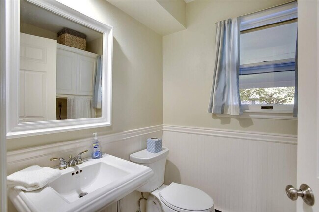 Building Photo - 1908 Pawnee Dr