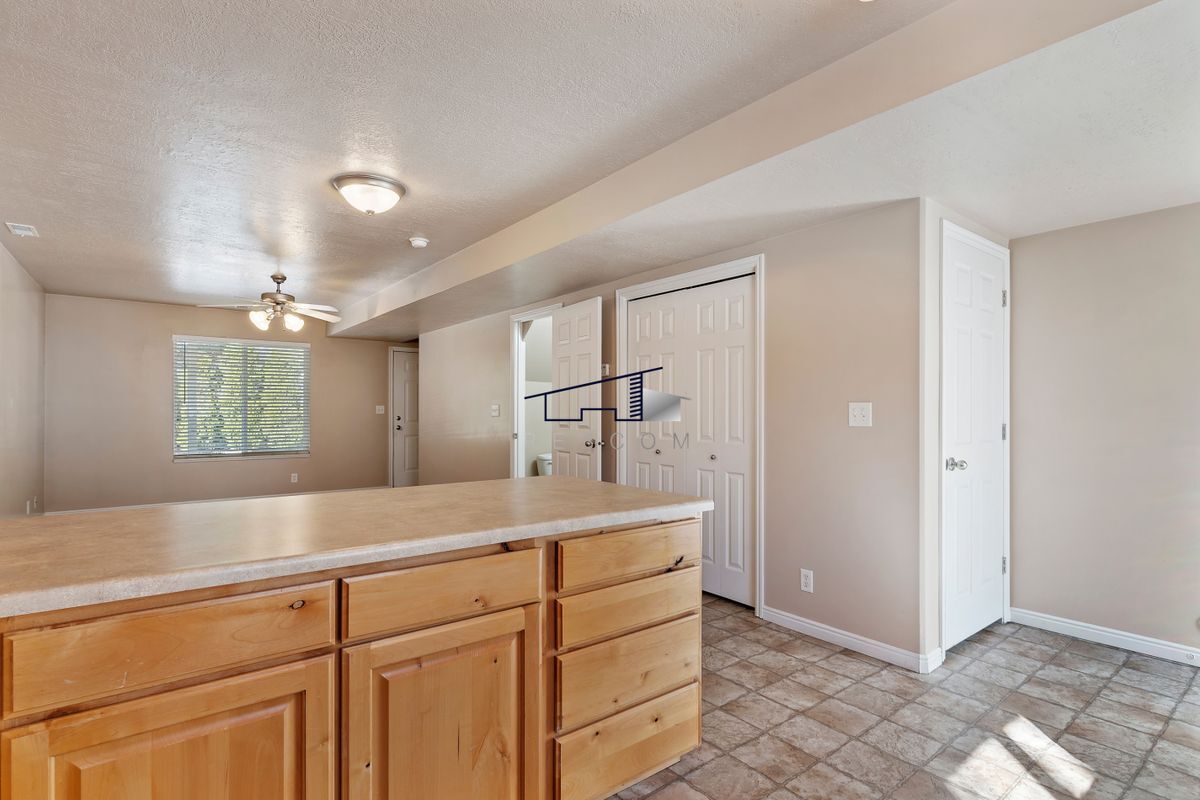 Building Photo - 1077 1675 S