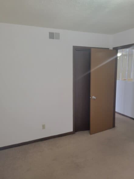 Building Photo - 500 Oxcart Rd