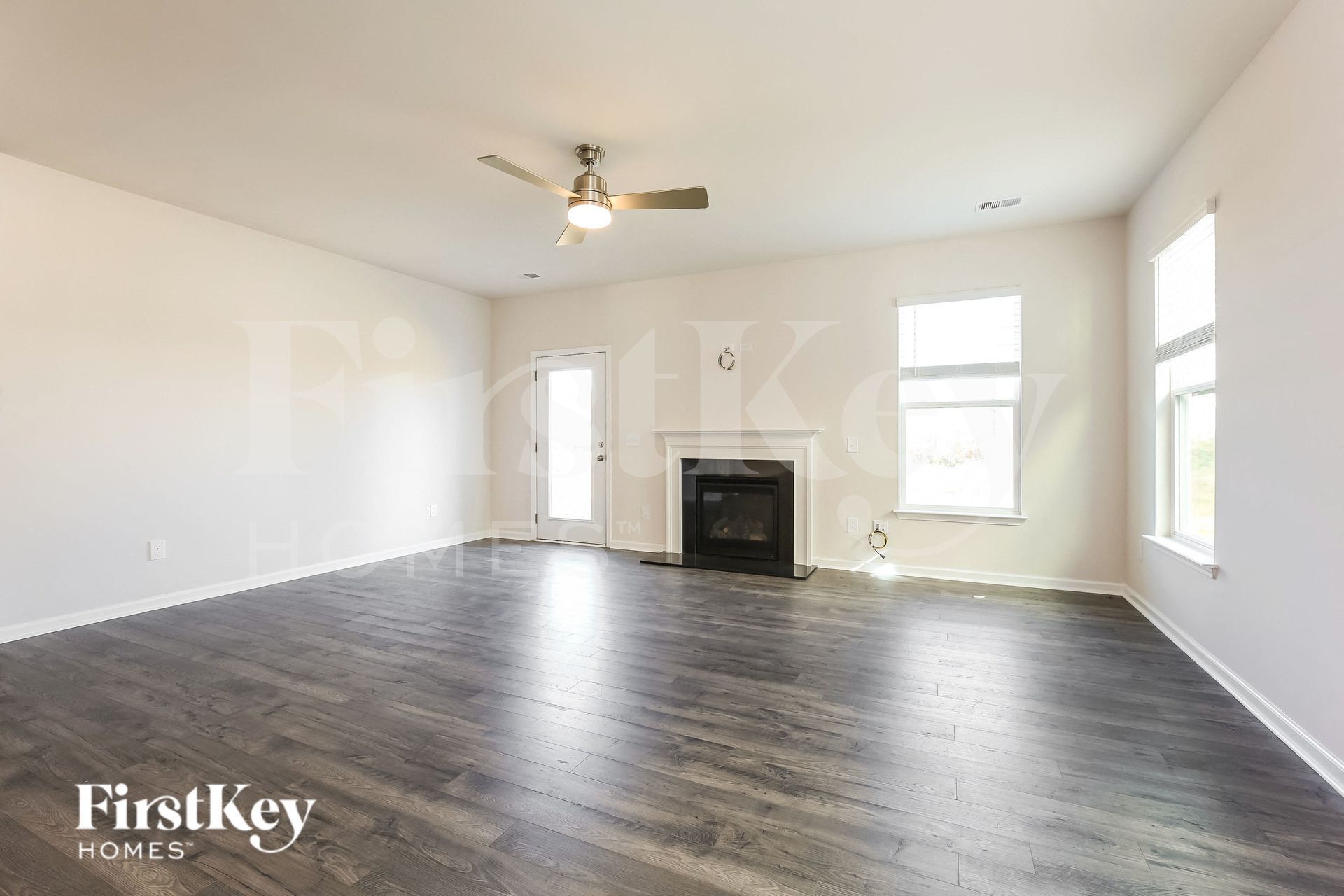 Building Photo - 565 Hillpark Ln