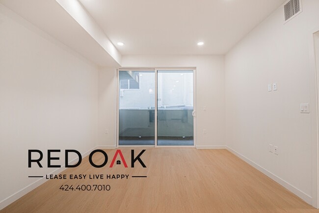 Building Photo - 856 S Gramercy Dr