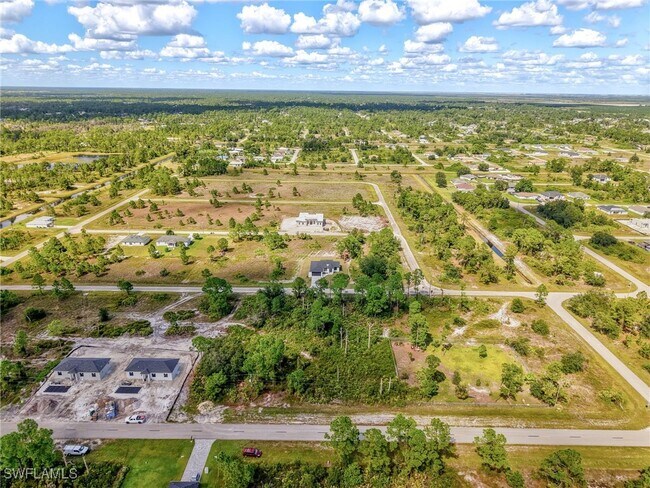 Building Photo - 1119 Earhart St E