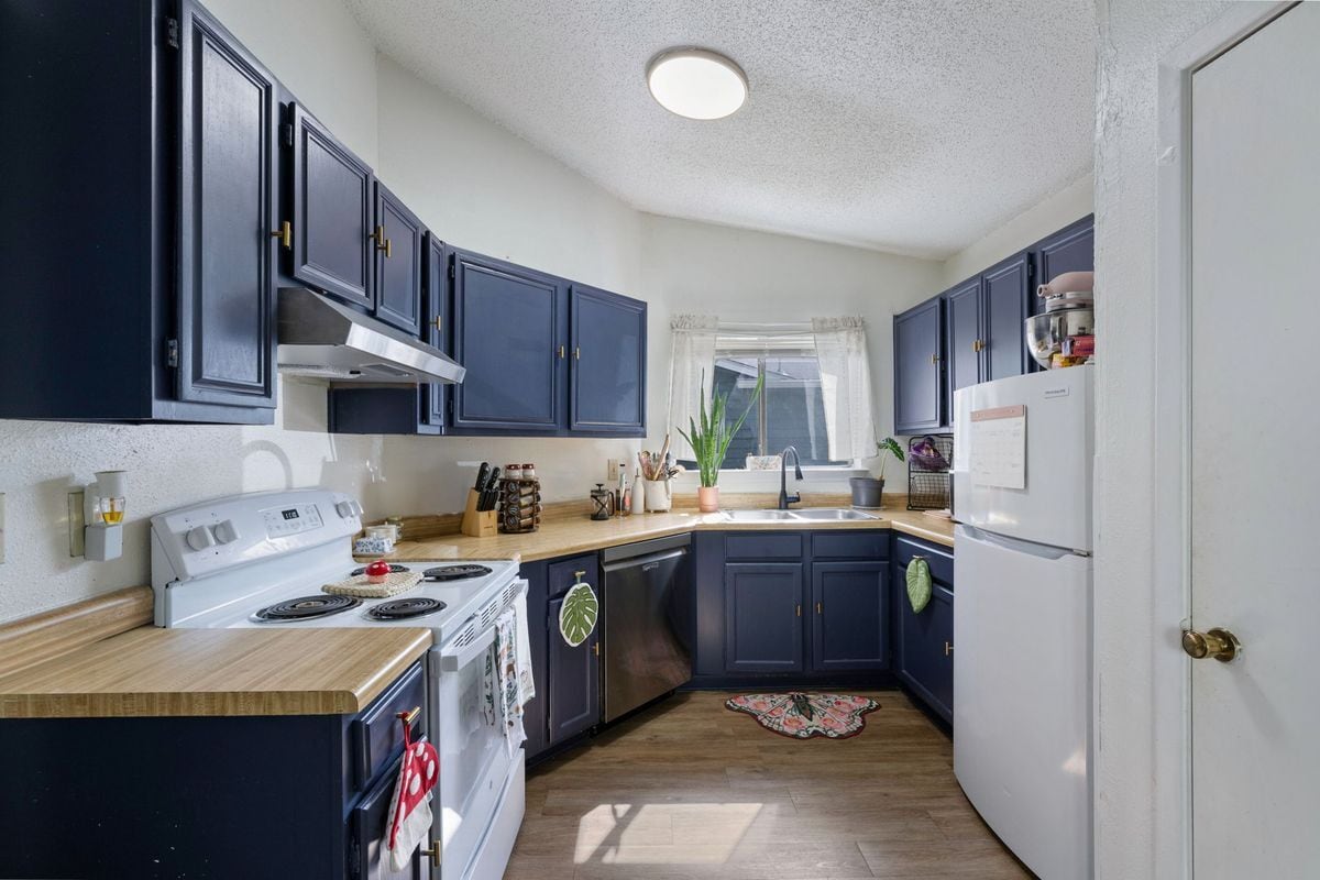 Building Photo - 8317 Forest Ridge Dr