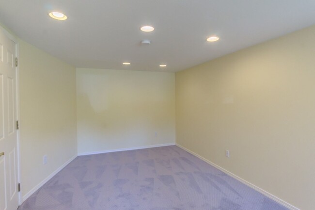 Building Photo - 3Bd/1.75Ba Seattle House