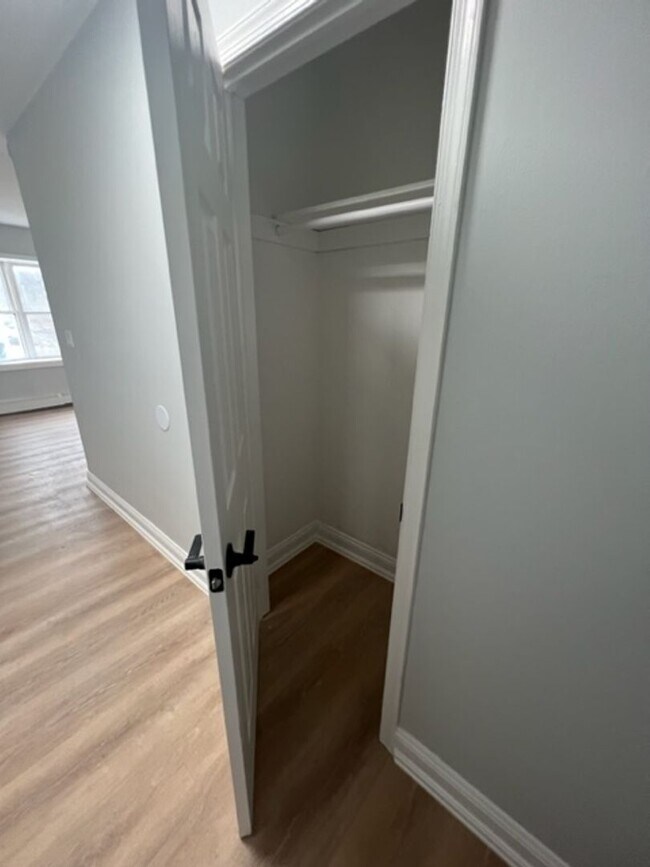 Building Photo - Riverview Apartments