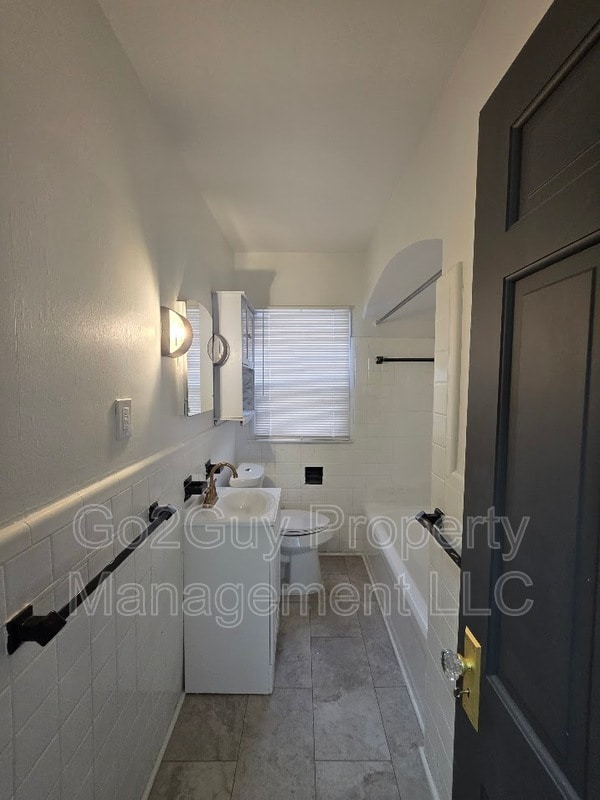 Building Photo - 3861 Bishop St