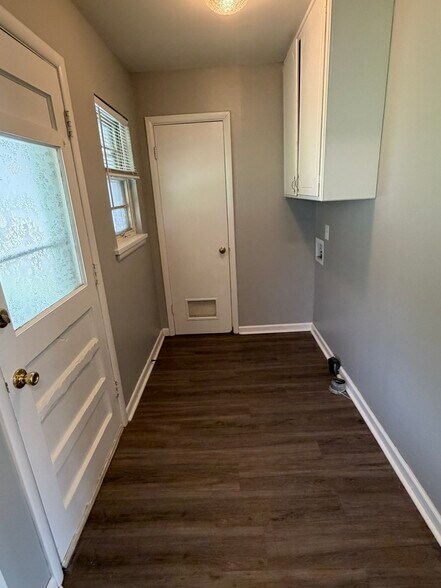 Building Photo - 740 Highland Pky