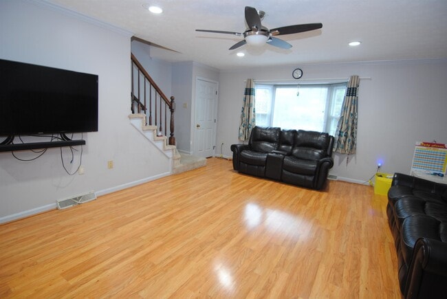 Building Photo - 37 Cadogan Way