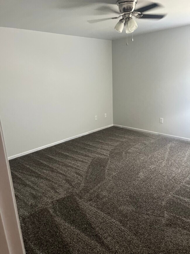 Building Photo - 400 Morgan Dr