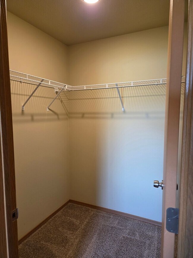 Building Photo - Tschirley  CT Duplex