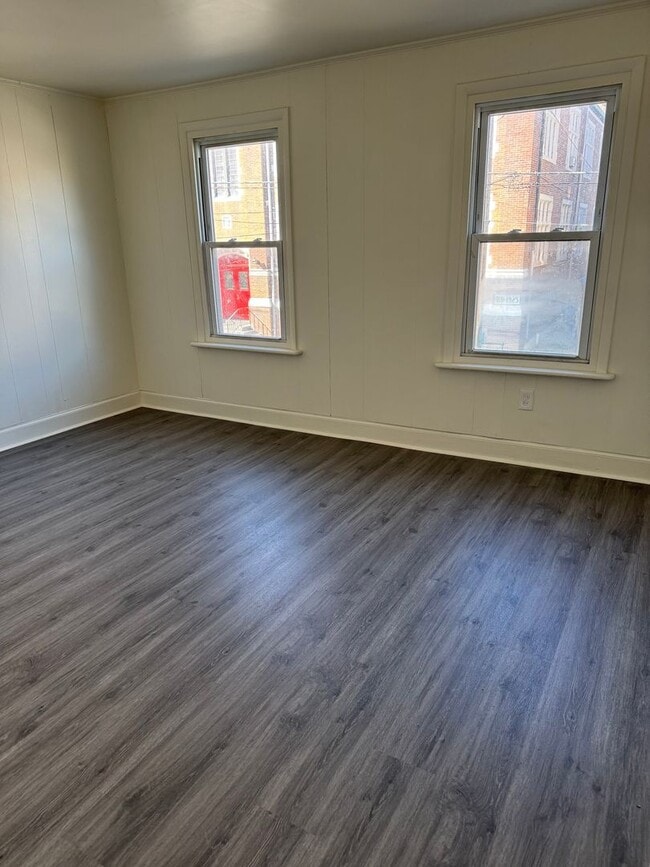 Building Photo - 3 Bedroom / 1 Bathroom Home in Allentown!