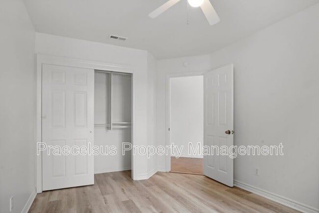 Building Photo - 5364 Dressage Dr