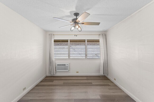 Building Photo - Renovated Tropic Gardens Town House for rent!