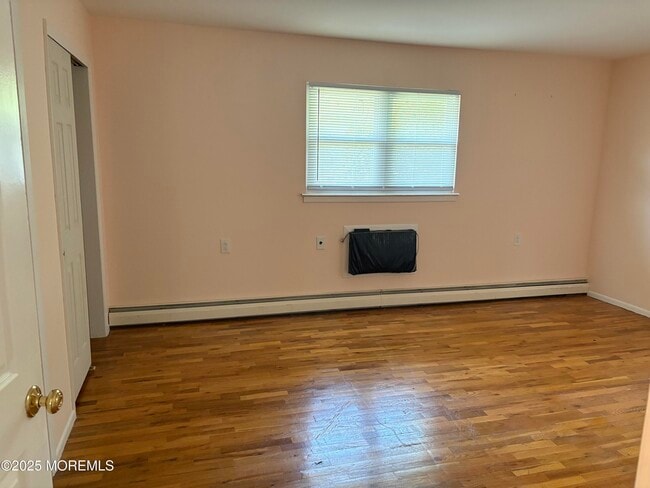 Building Photo - 45 Yellowstone Dr
