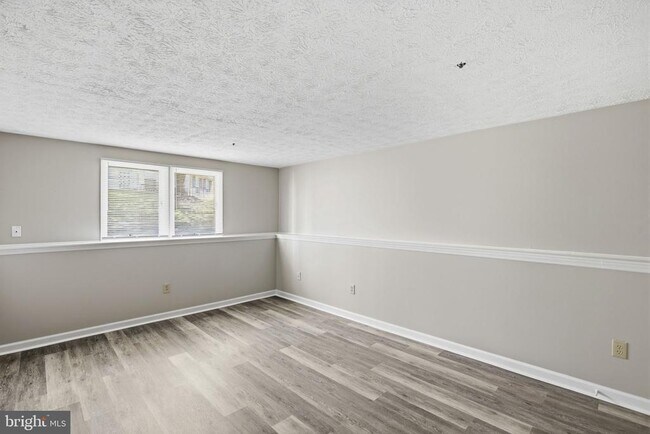 Building Photo - 907 Woodbridge Ct