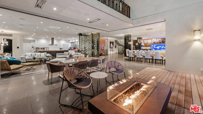 Building Photo - 1111 Sierra Alta Way