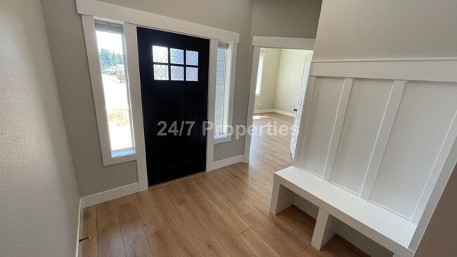 Building Photo - Modern 3 BD | 2 BA Home w/ Bonus Room - Es...